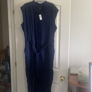 Sleeveless linen jumpsuit